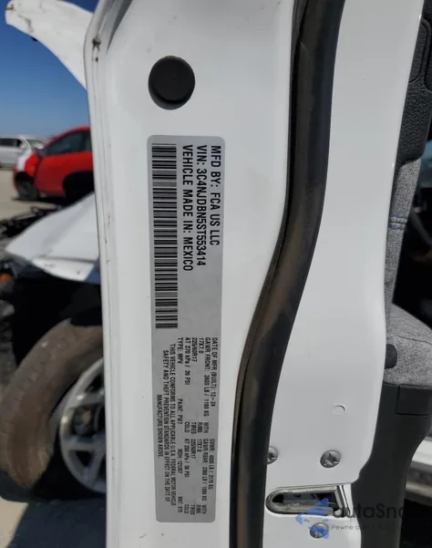 2025 Jeep Compass Latitude z USA, uszkodzony, nr VIN 3C4NJDBN5ST553414